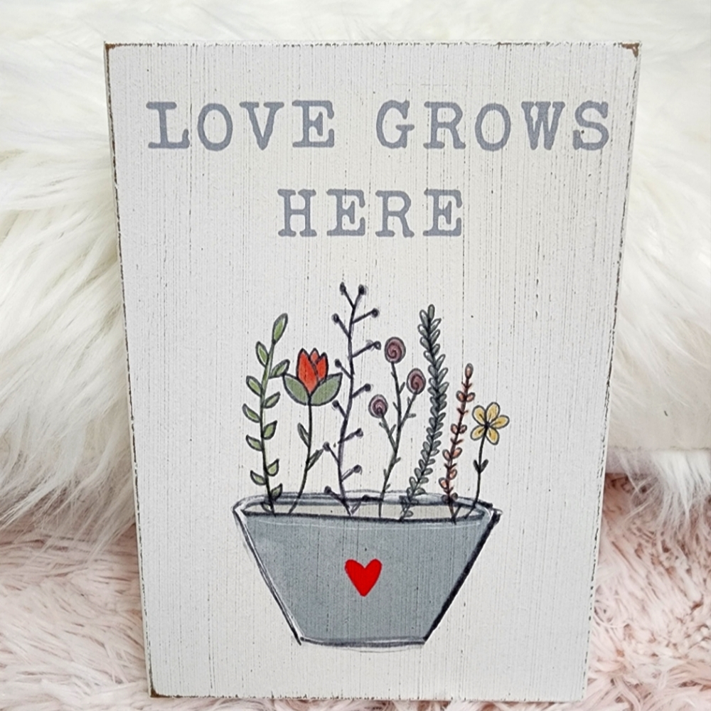 ! NWT "Love Grows Here" Wood Sign !
